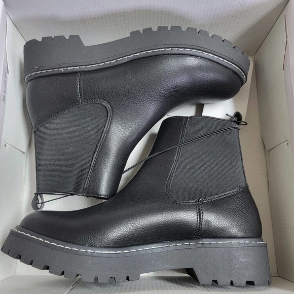 *LAST ONE* DV by Dolce Vita Lobera Chelsea Slip On Boots Black - Picture 6 of 9